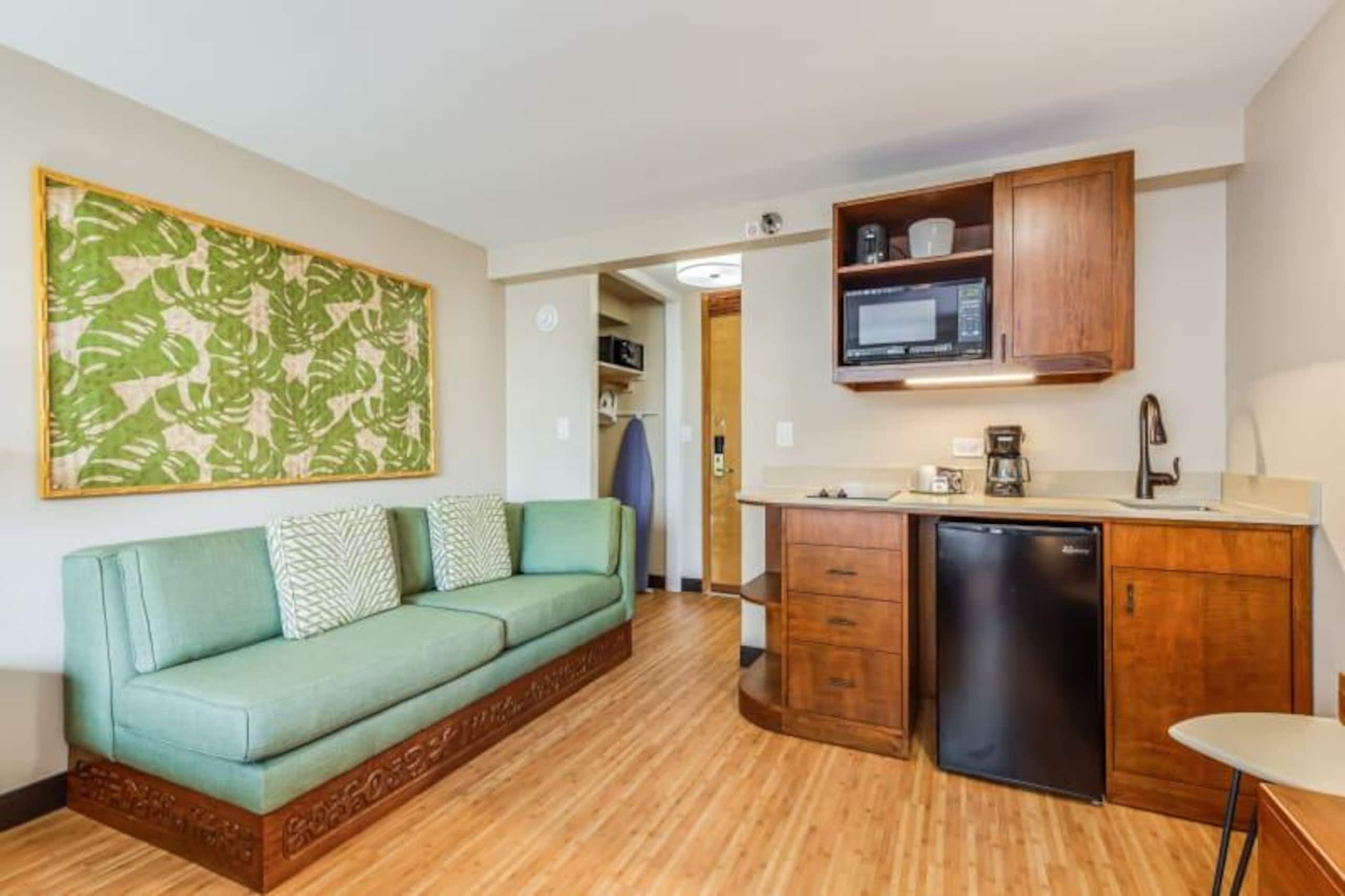 Condo in Honolulu · ★4.0 · Studio · 2 beds · 1 private bath - Image 15