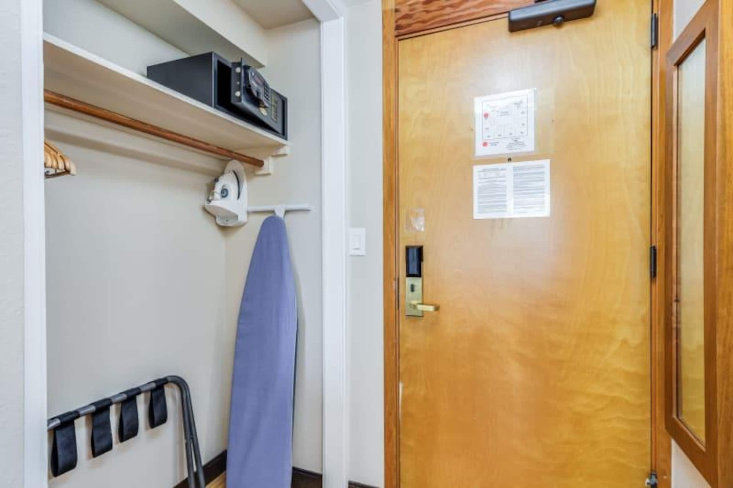 Condo in Honolulu · ★4.0 · Studio · 2 beds · 1 private bath - Image 7