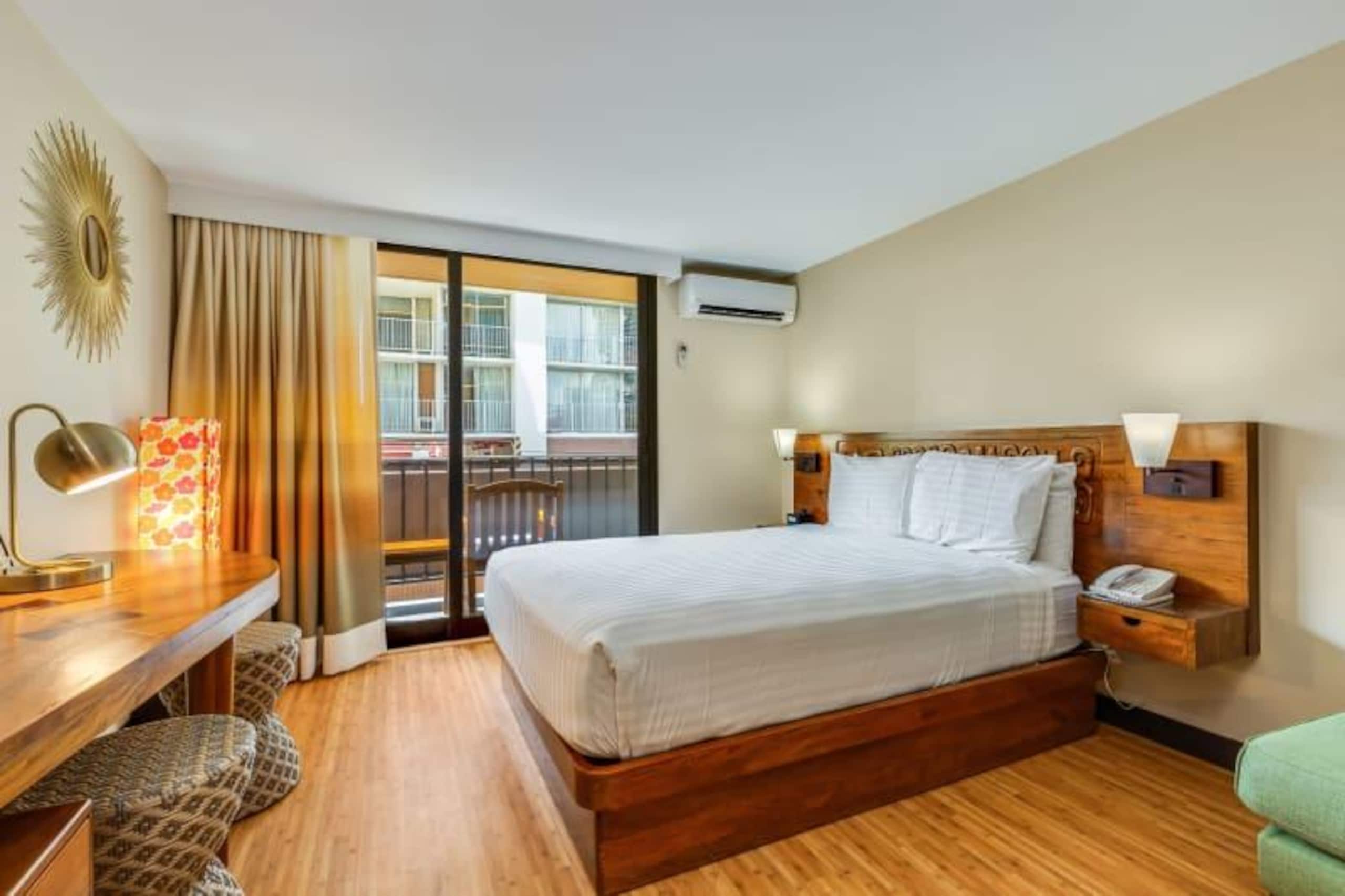 Condo in Honolulu · ★4.0 · Studio · 2 beds · 1 private bath - Image 3