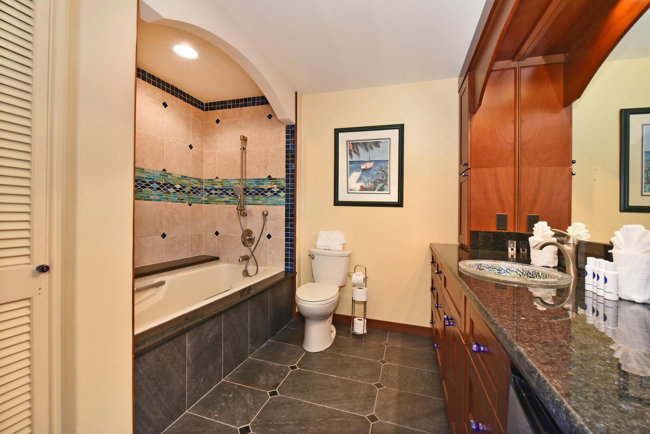 Condo in Lahaina · ★4.47 · 2 bedrooms · 2 beds · 2 baths - Image 19