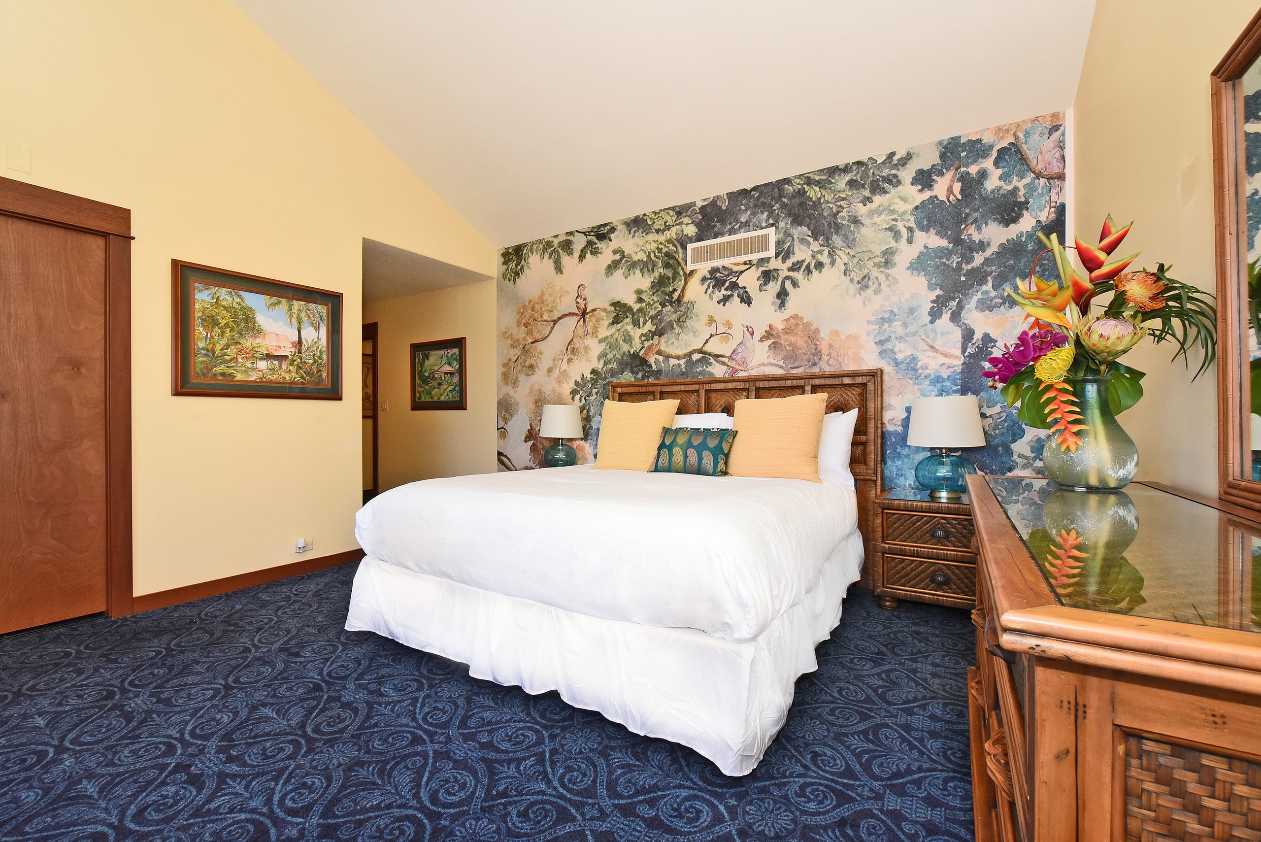 Condo in Lahaina · ★4.47 · 2 bedrooms · 2 beds · 2 baths - Image 11