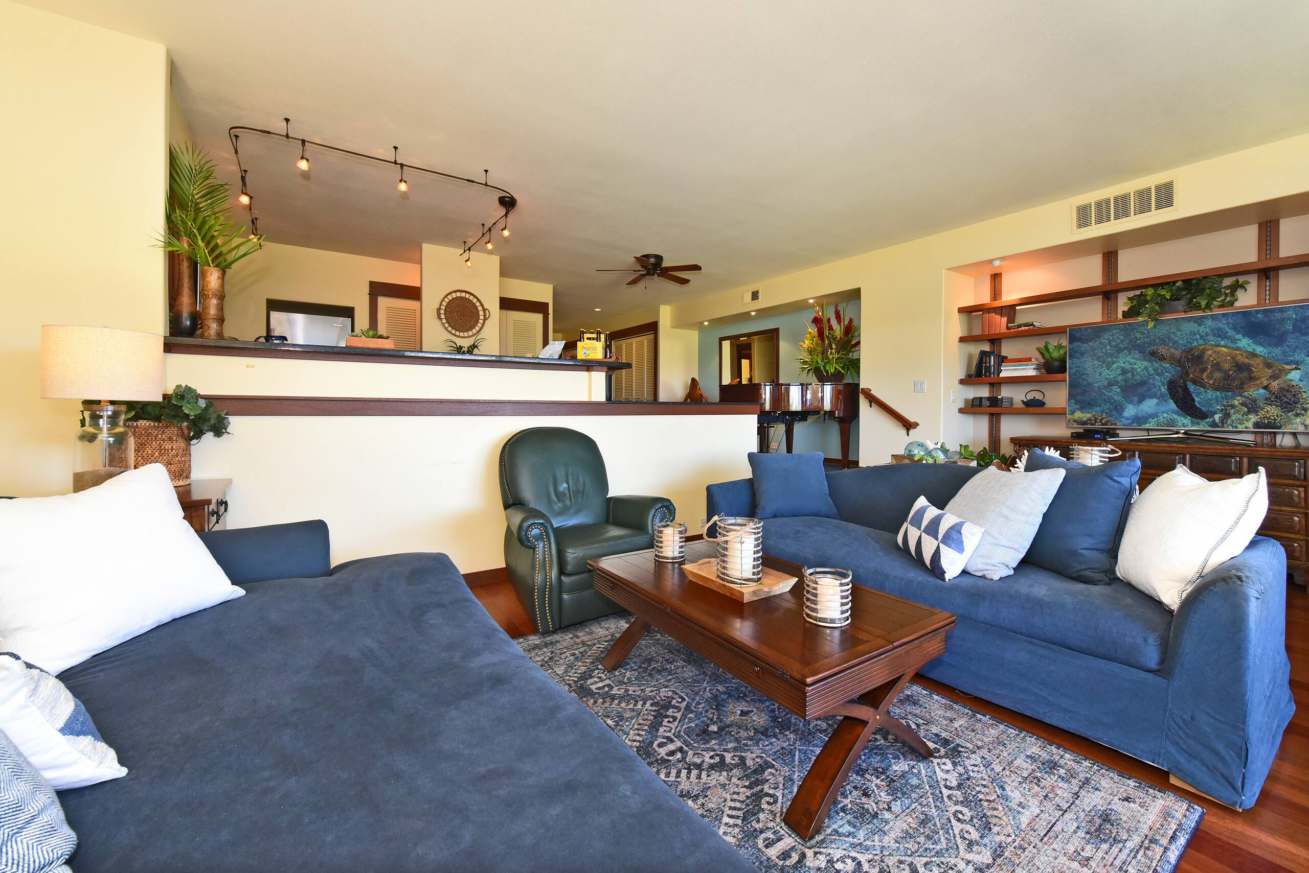Condo in Lahaina · ★4.47 · 2 bedrooms · 2 beds · 2 baths - Image 3