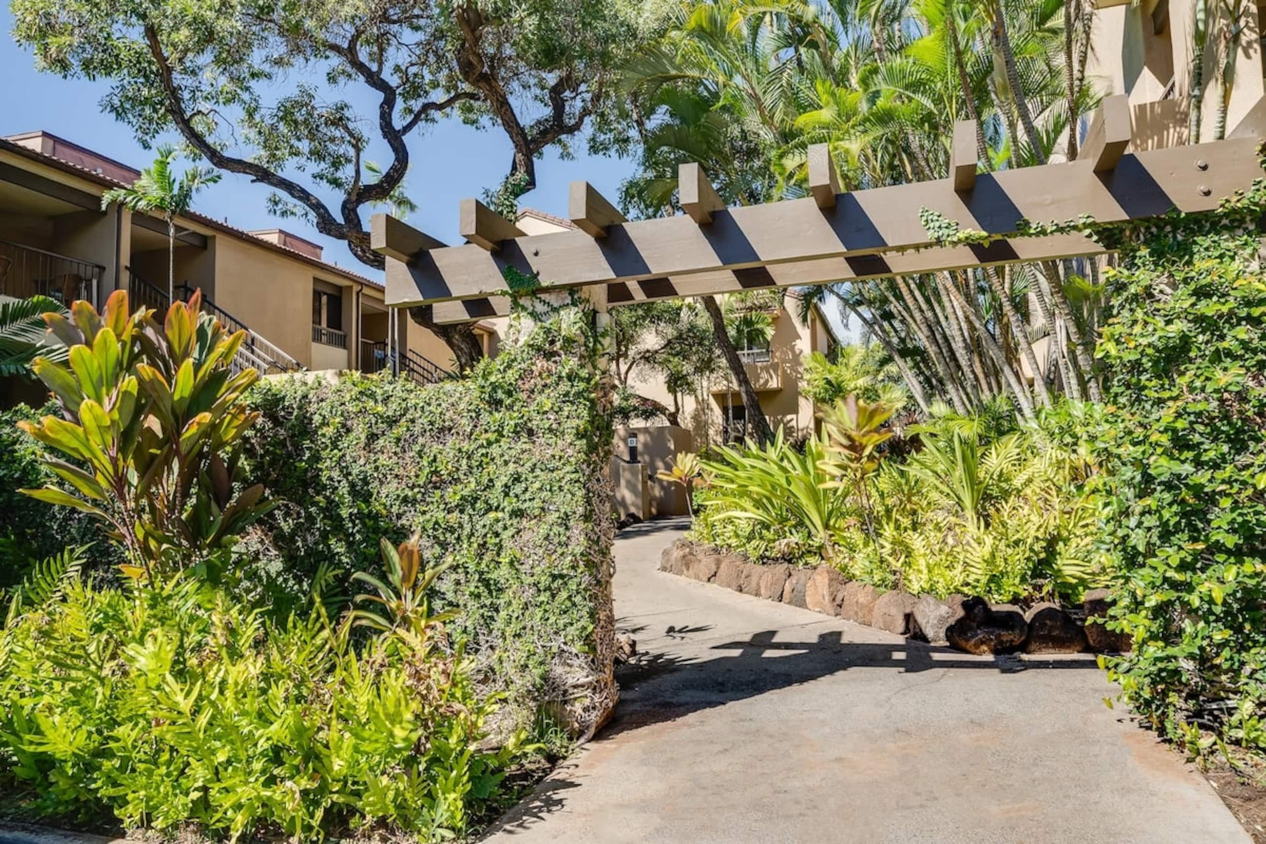 Condo in Lahaina · ★4.47 · 2 bedrooms · 2 beds · 2 baths - Image 23