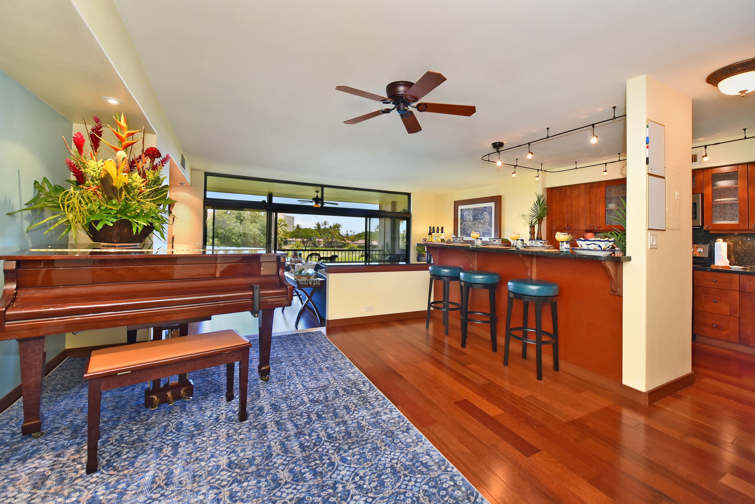 Condo in Lahaina · ★4.47 · 2 bedrooms · 2 beds · 2 baths - Image 10