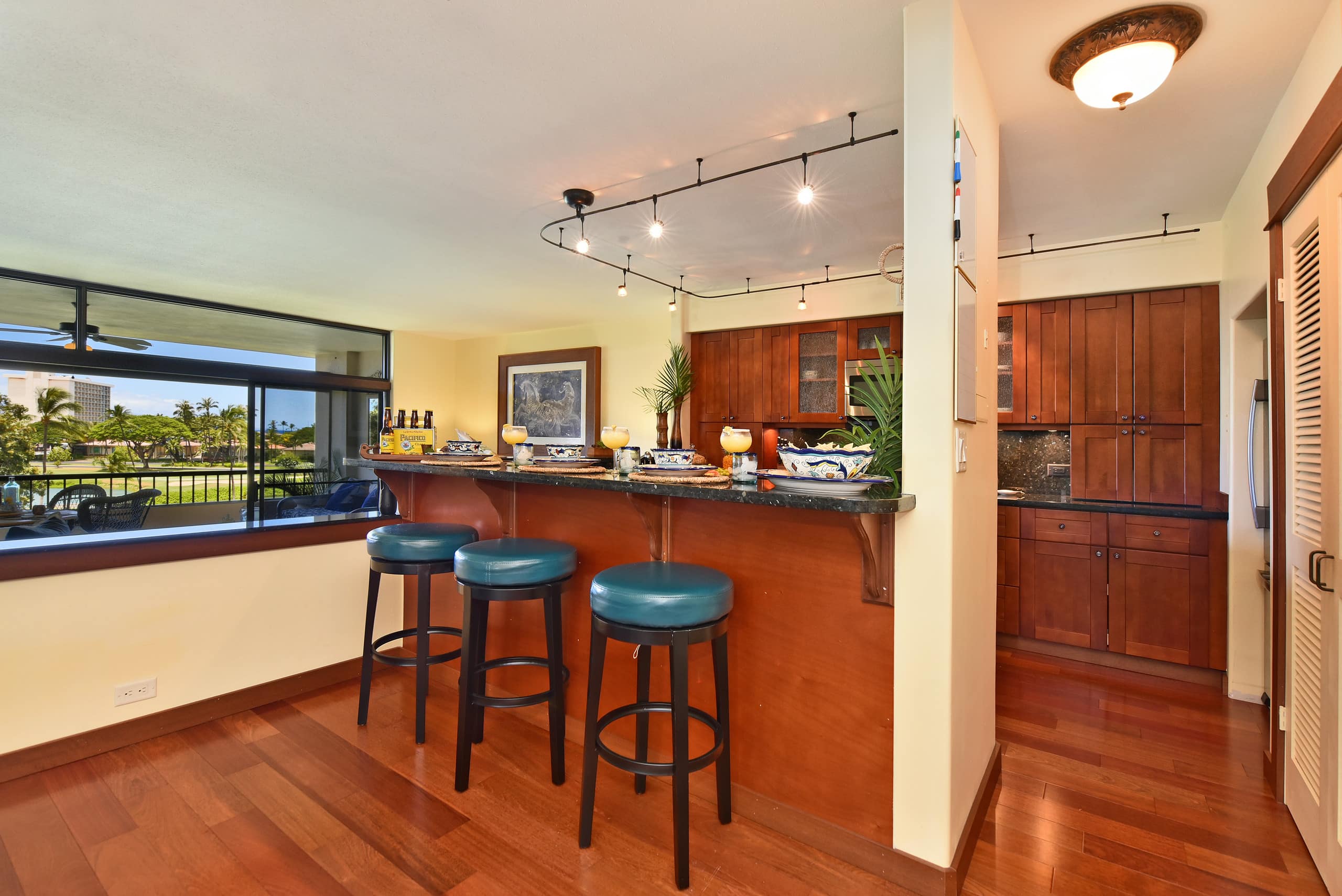 Condo in Lahaina · ★4.47 · 2 bedrooms · 2 beds · 2 baths - Image 8