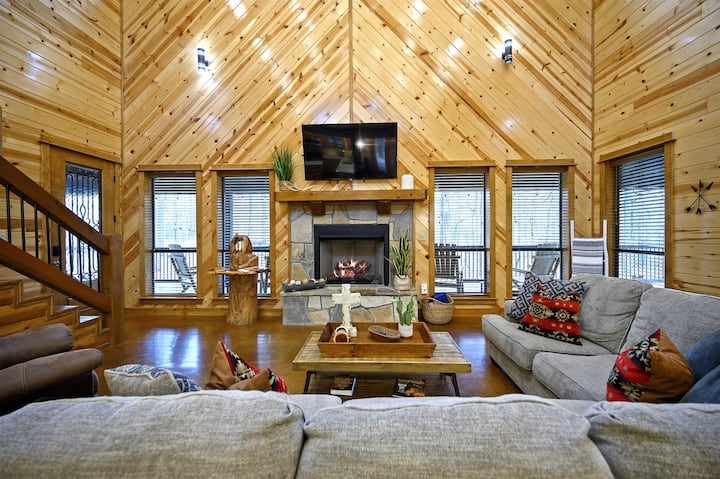 Fire Dancer - 1.58 acres, sleeps 12 - Cabins for Rent in Broken