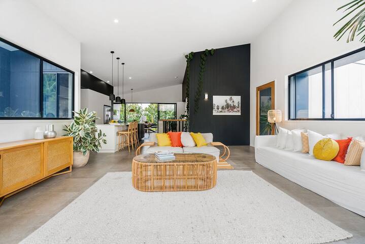 Melaleuca – luxury 4BR retreat with pool gallery image 4