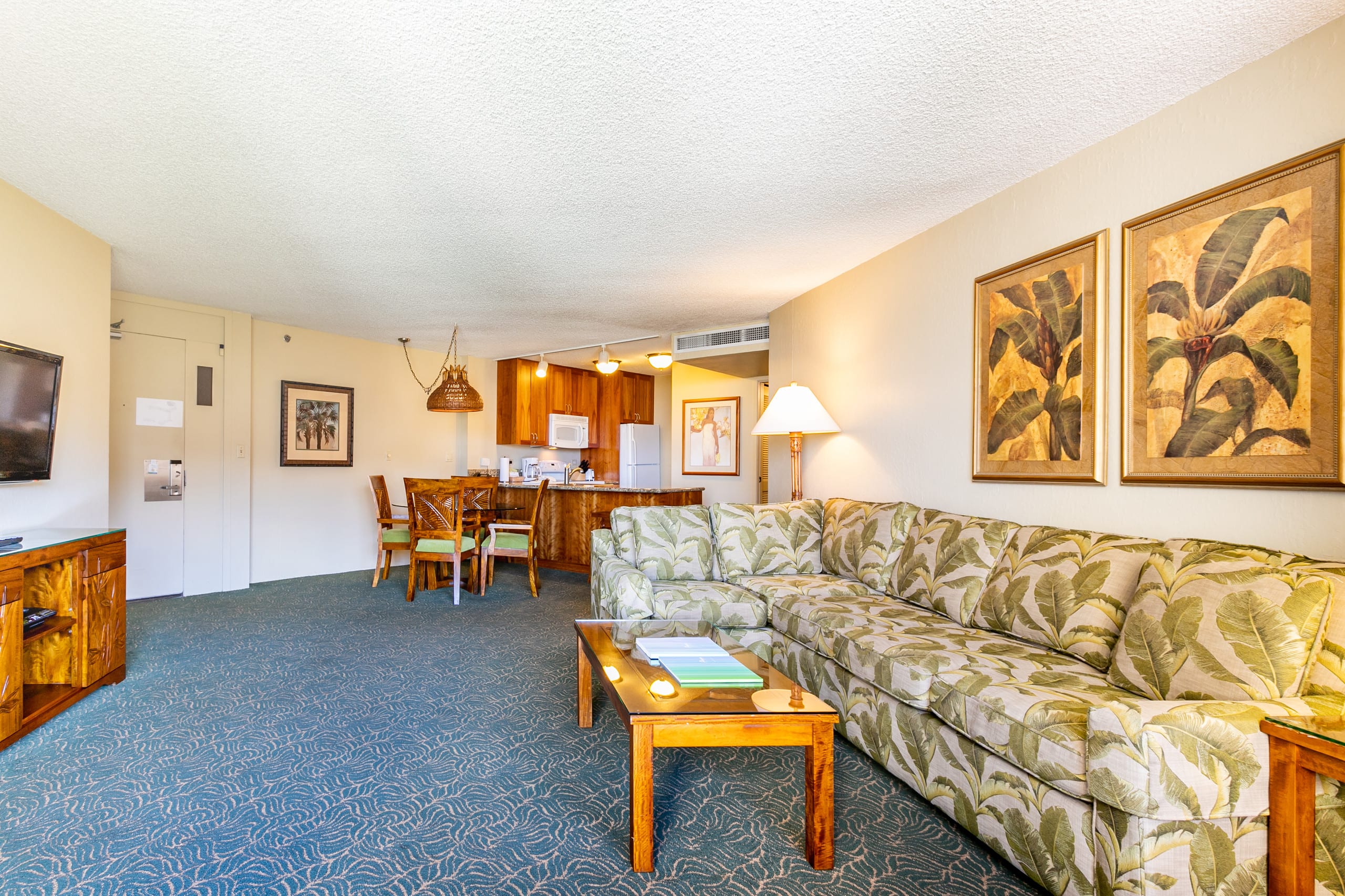 Condo in Lahaina · ★5.0 · 1 bedroom · 2 beds · 1 shared bath - Image 3