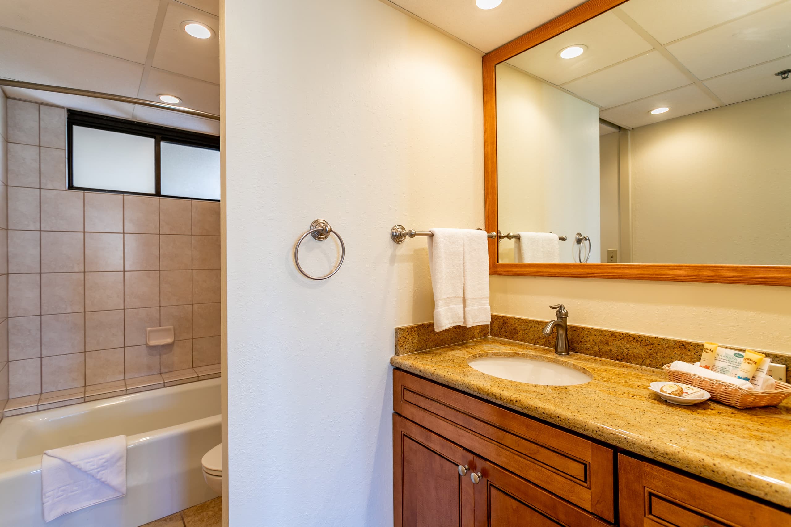 Condo in Lahaina · ★4.82 · 2 bedrooms · 4 beds · 2 shared baths - Image 15