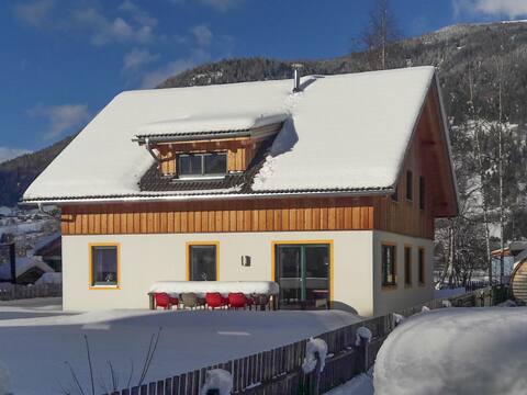 Detached chalet with garden and ski storage
