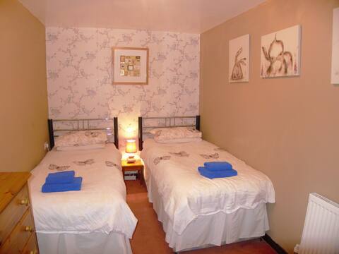 Three Bedroom Cottage, Outside Caernarfon