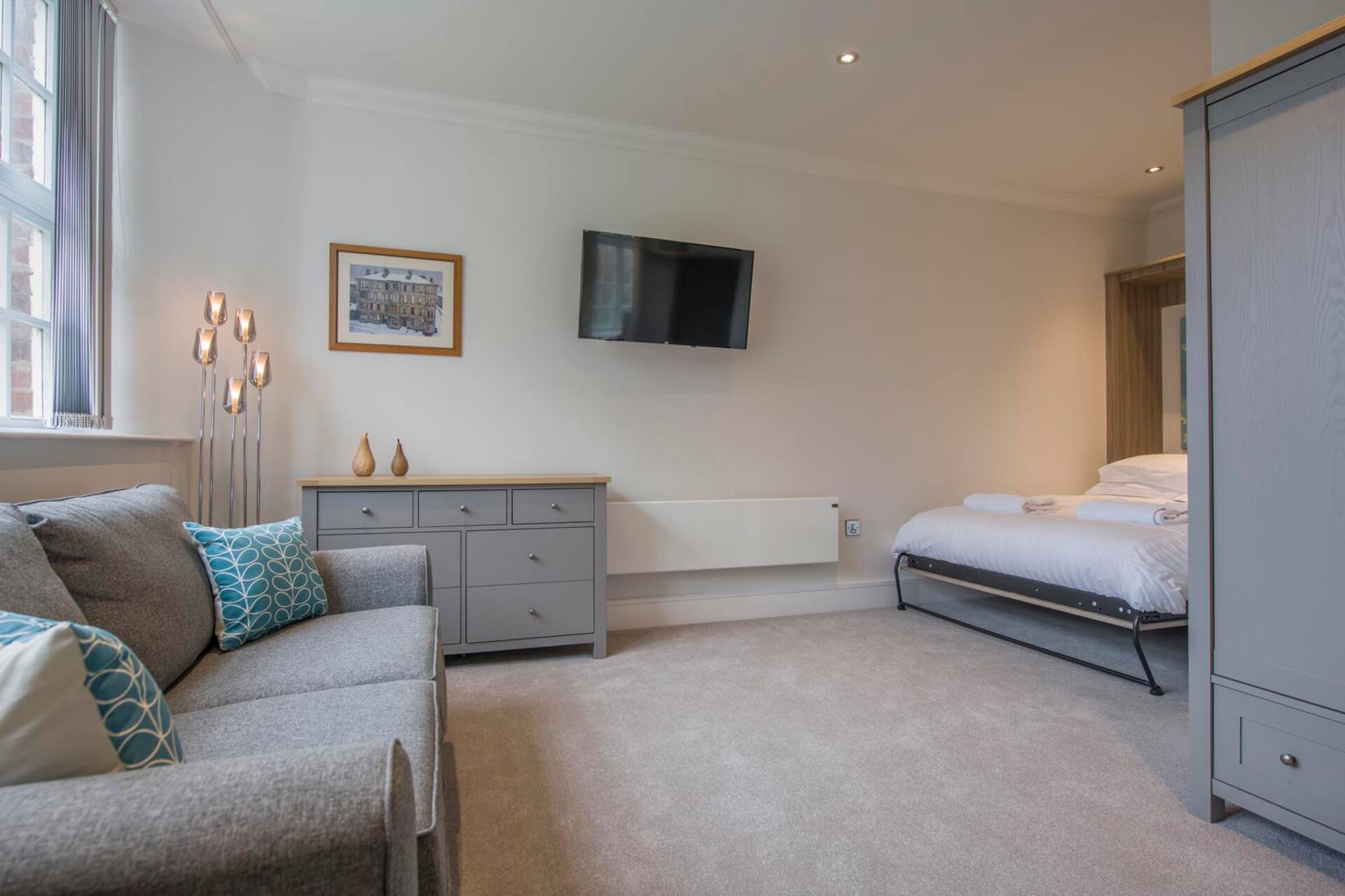 The Foss Suite - Luxury River View Studio in Centr