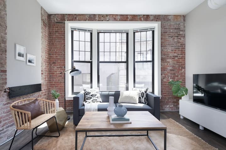 Large Loft Steps From Boston Common | Short Stays gallery image 3