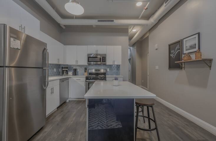 Luxury Furnished Loft near Park Street Station gallery image 5