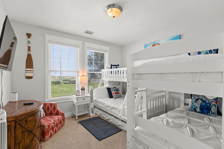 Give your kids the ultimate in space and comfort with our thoughtfully designed bunkroom