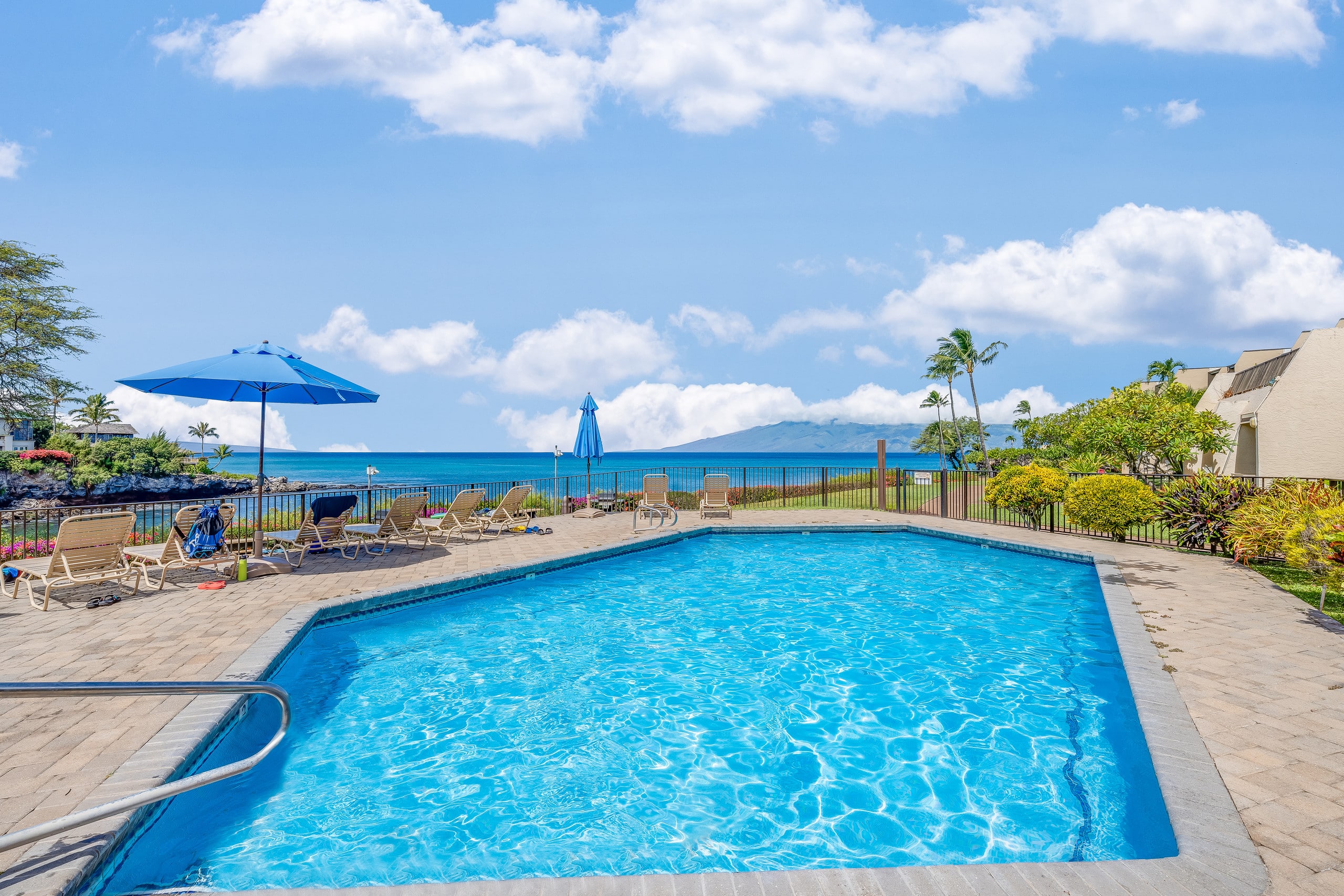 Condo in Lahaina · ★4.87 · 2 bedrooms · 3 beds · 2 baths - Image 25