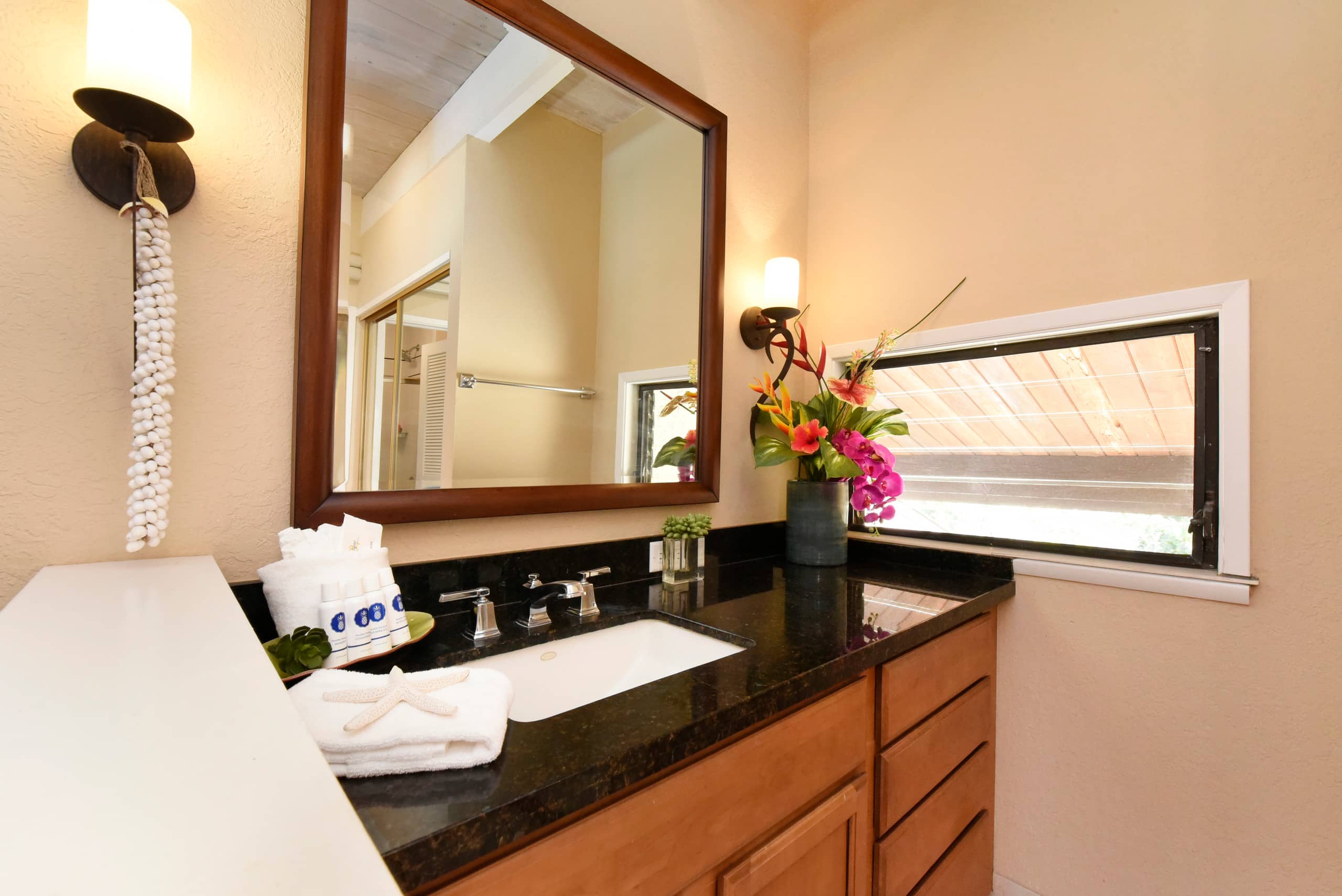 Condo in Lahaina · ★4.87 · 2 bedrooms · 3 beds · 2 baths - Image 18