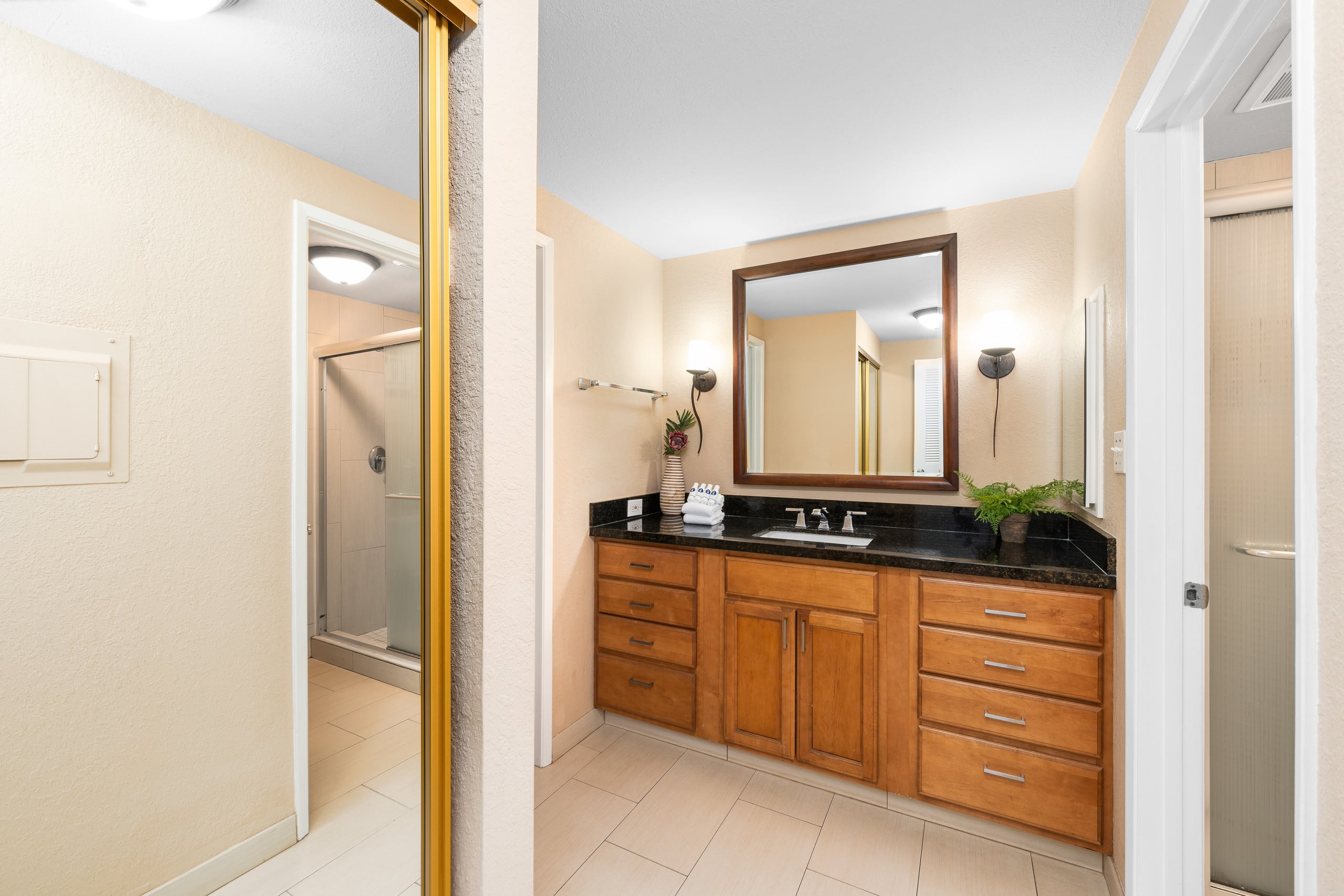 Condo in Lahaina · ★4.87 · 2 bedrooms · 3 beds · 2 baths - Image 20