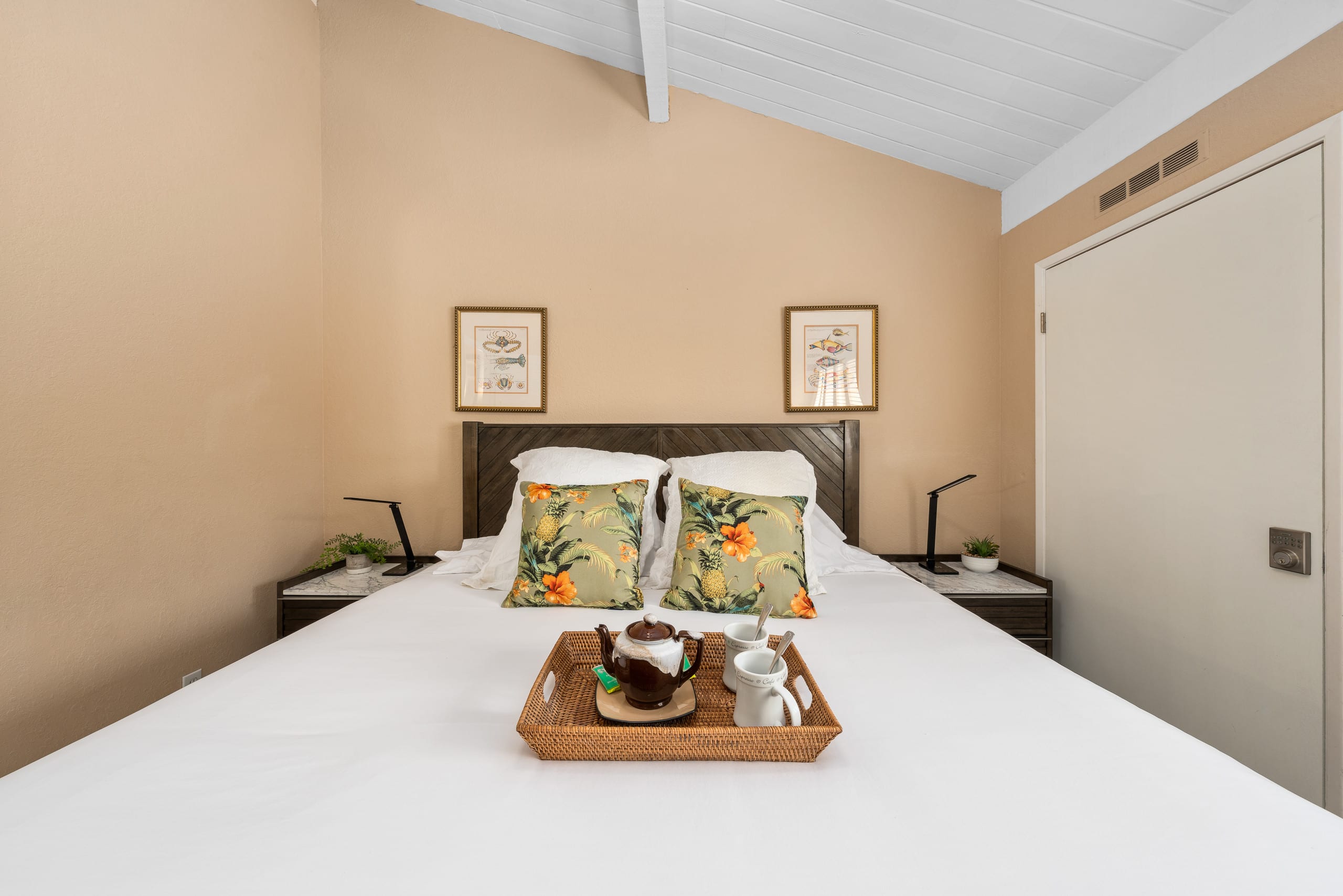 Condo in Lahaina · ★4.87 · 2 bedrooms · 3 beds · 2 baths - Image 16
