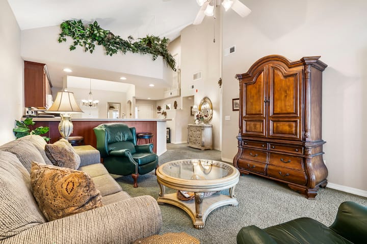 Spacious 3br Two-level  Sunroom +Resort Perks - Branson, MO