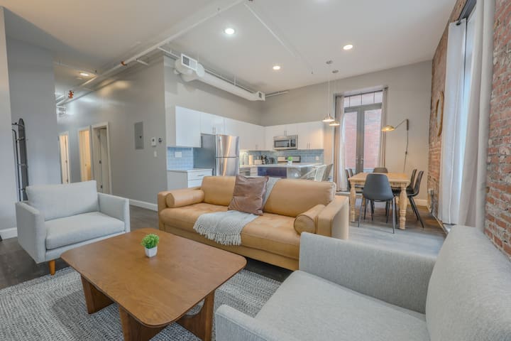 Monthly Discounts -Fully Furnished 4br, 2ba Loft gallery image 2