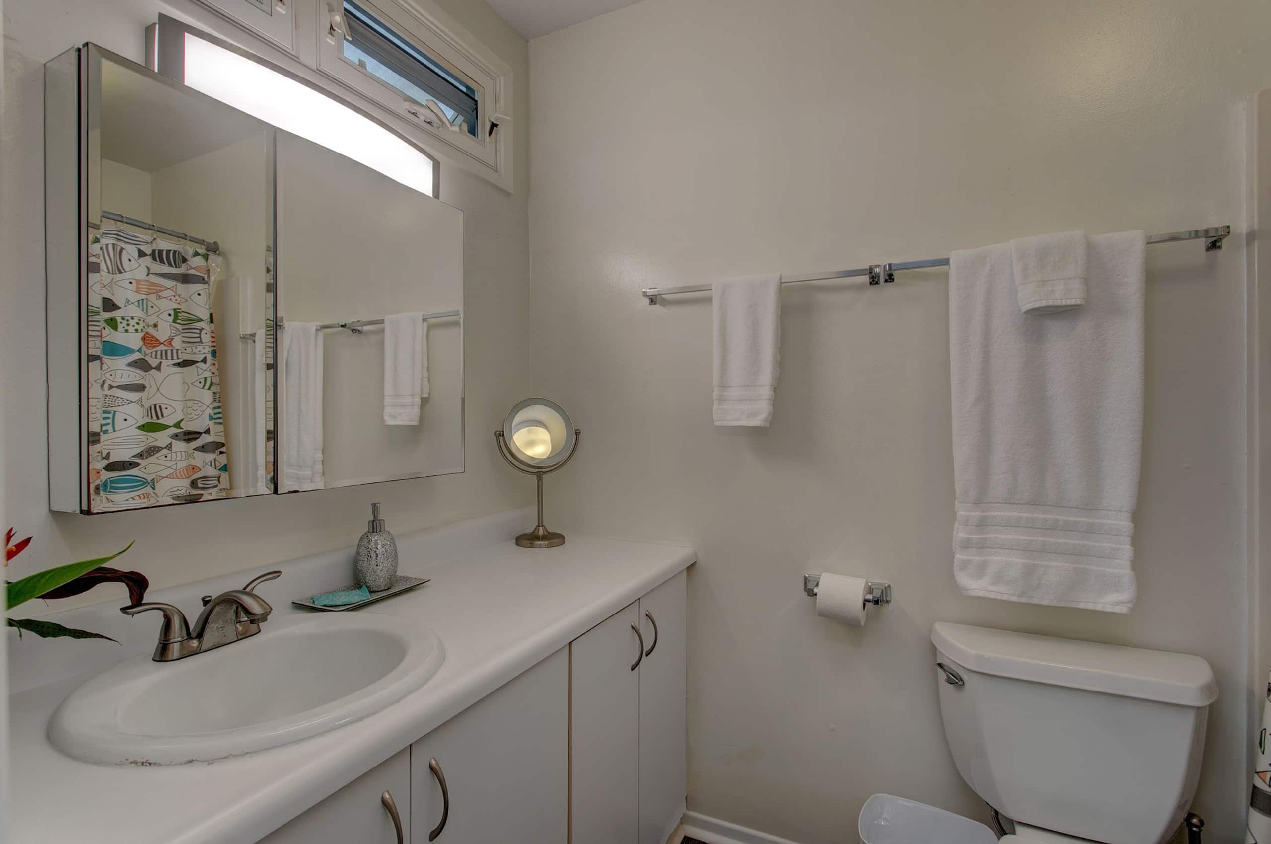 Home in Hilo · ★4.7 · 3 bedrooms · 3 beds · 2 shared baths - Image 18