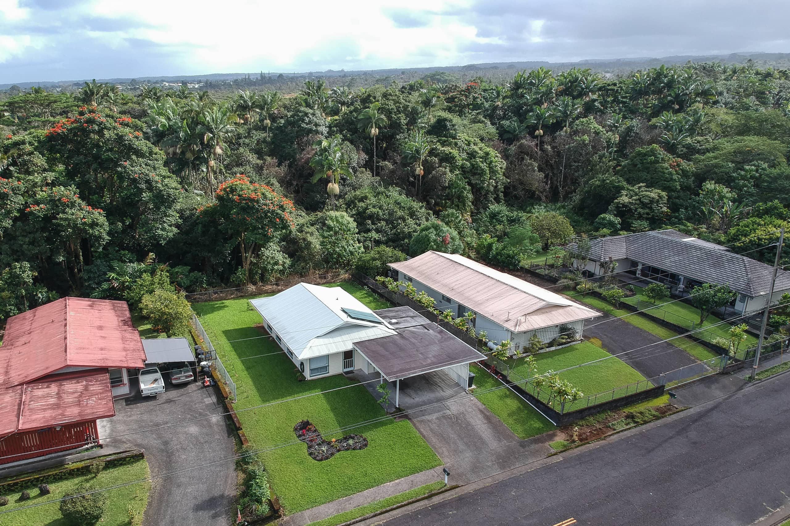 Home in Hilo · ★4.7 · 3 bedrooms · 3 beds · 2 shared baths - Image 2