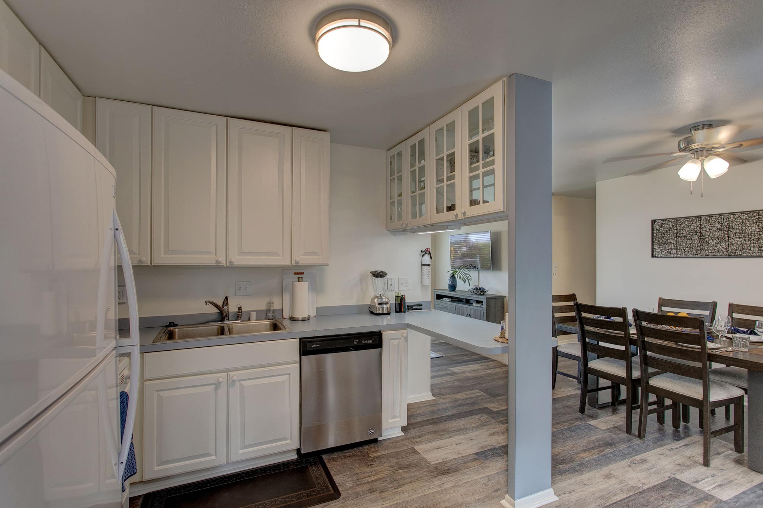 Home in Hilo · ★4.7 · 3 bedrooms · 3 beds · 2 shared baths - Image 8