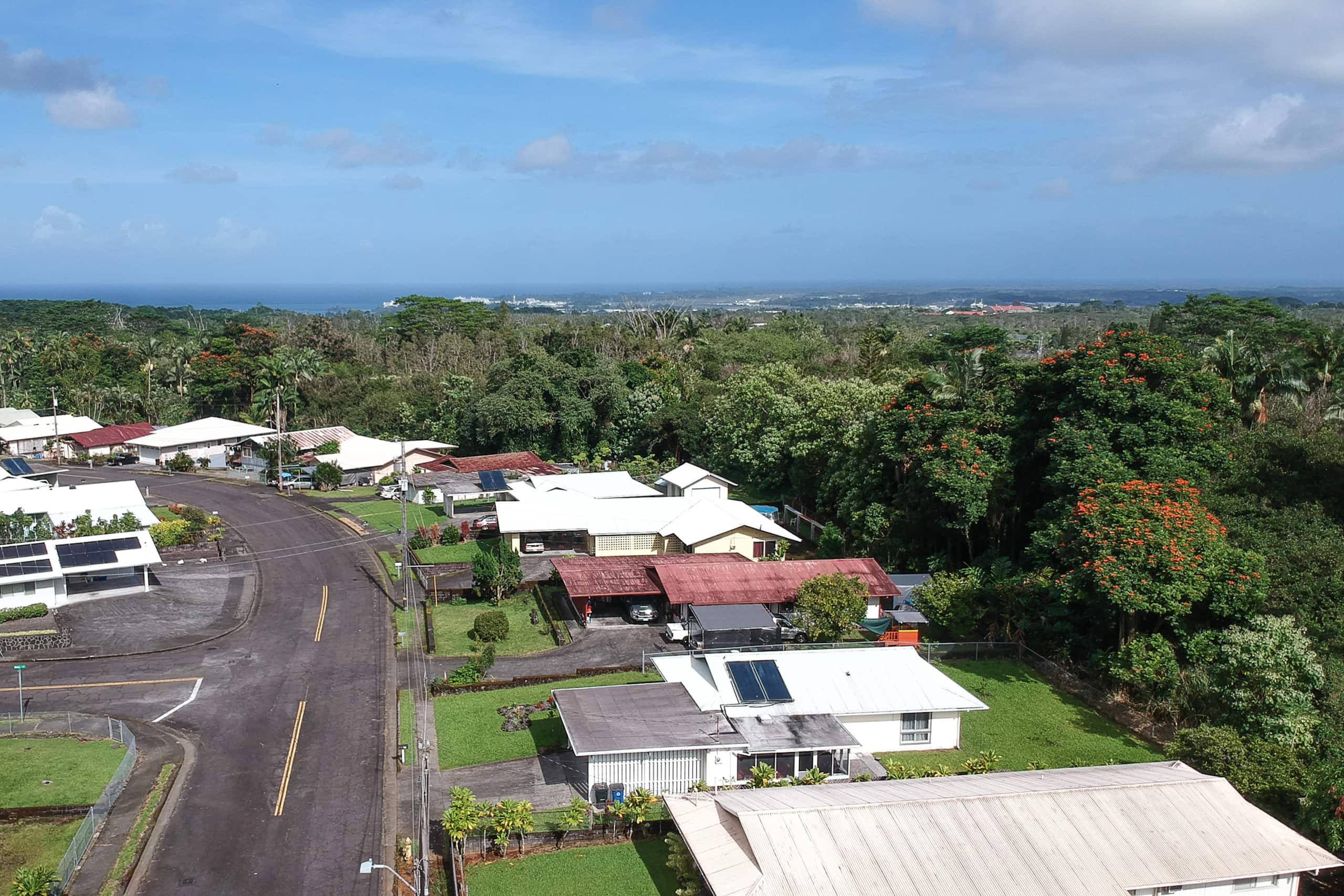 Home in Hilo · ★4.7 · 3 bedrooms · 3 beds · 2 shared baths - Image 22