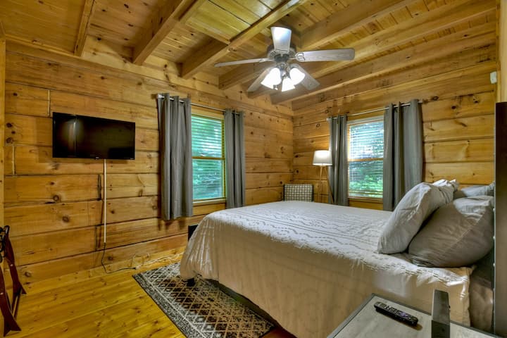 Bračna soba (160x200) na glavnom katu.