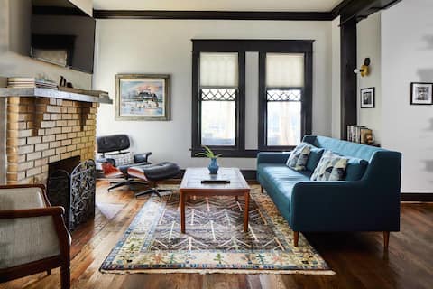 Apt1@Charles - STEP-FREE, Accessible, Dog-Friendly