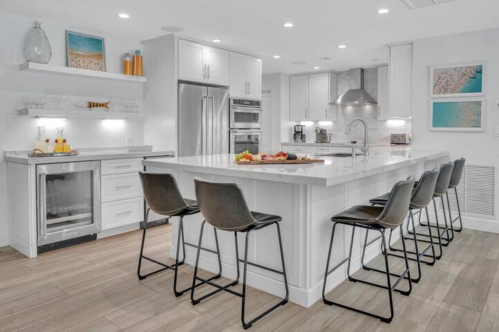 Coastal Style Haven | Manatee Ranch Key gallery image 2