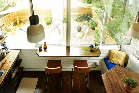 Apt3@Charles - Modern, Fun, Sun-Filled Loft