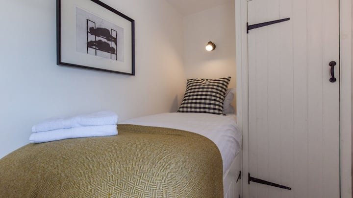 Dormitorio 3, individual, Brown 's Cottage, Bolthole Retreats