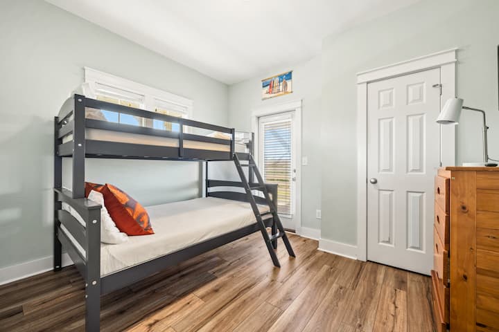 三楼金字塔双层卧室