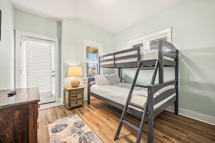 二楼金字塔双层卧室