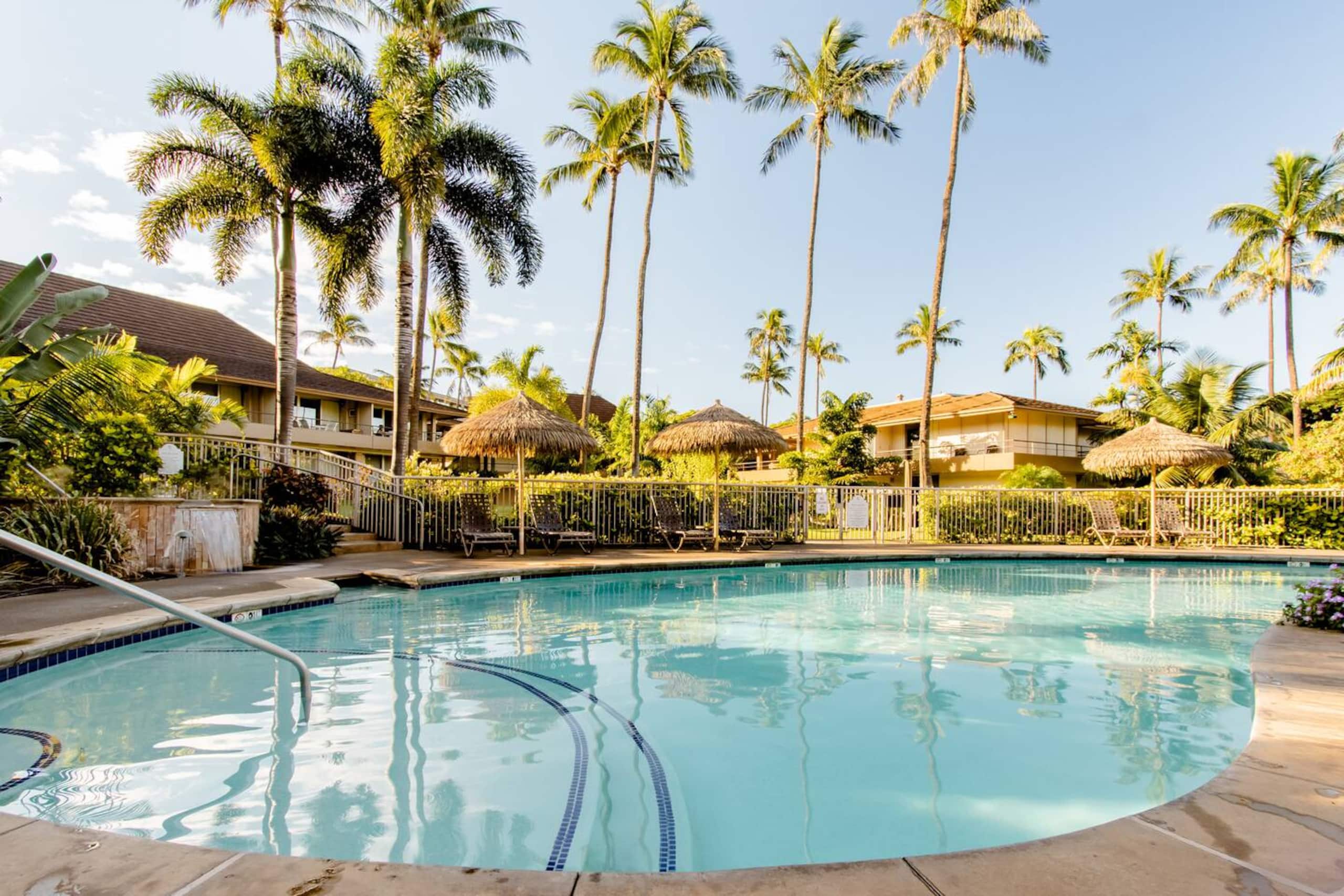 Steps to Kaanapali Beach, garden studio, king bed - Photo 34