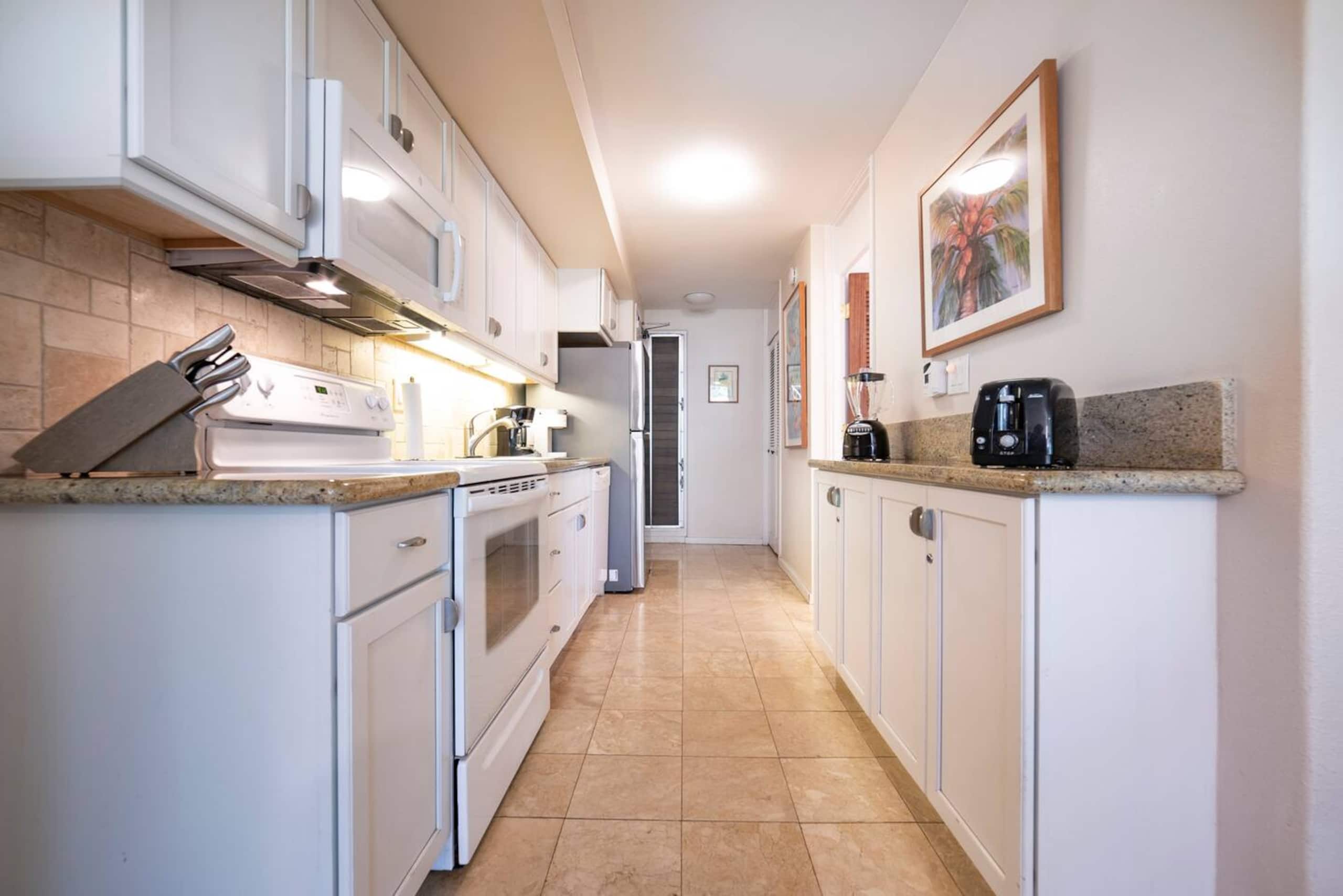 Steps to Kaanapali Beach, garden studio, king bed - Photo 13