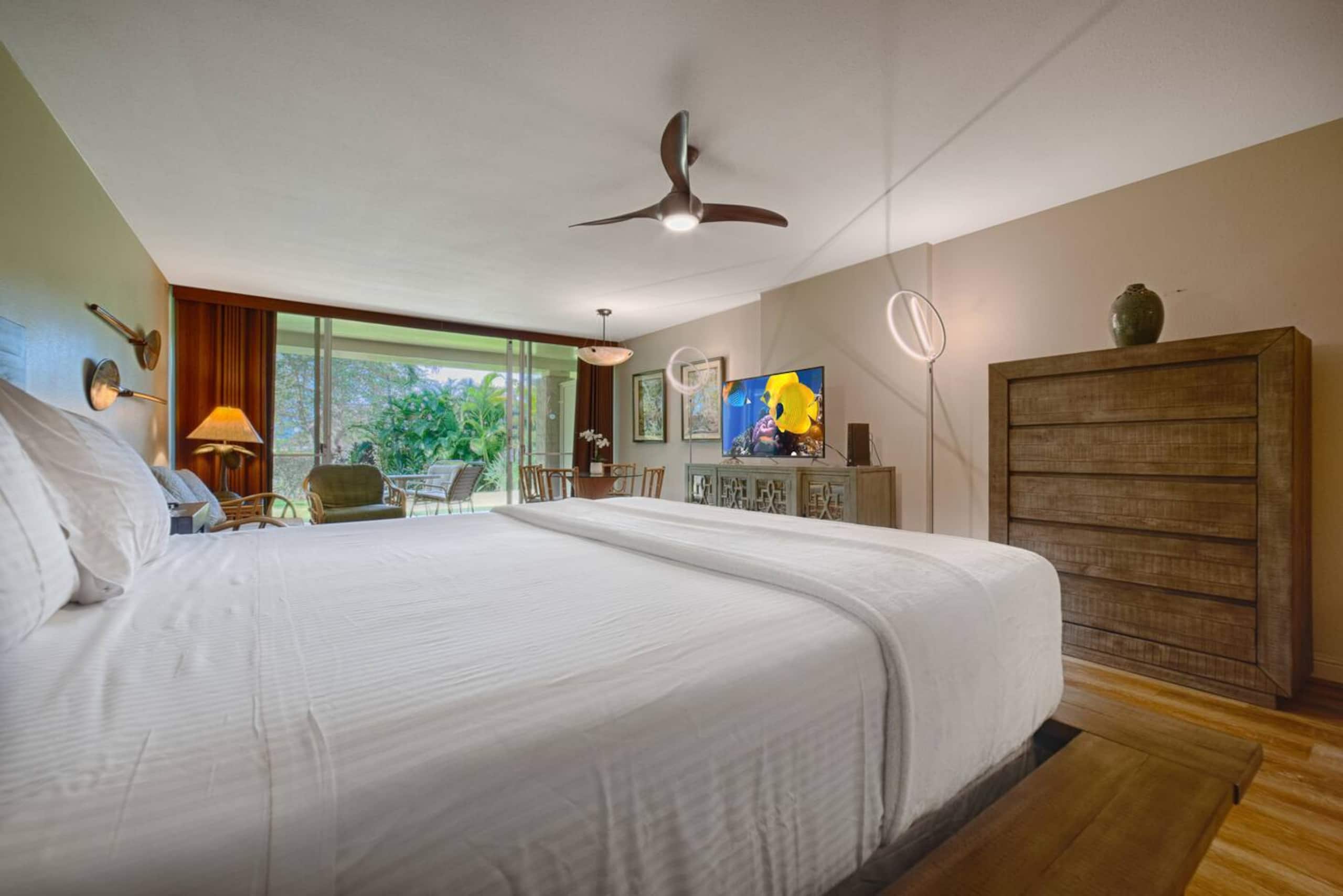 Steps to Kaanapali Beach, garden studio, king bed - Photo 23