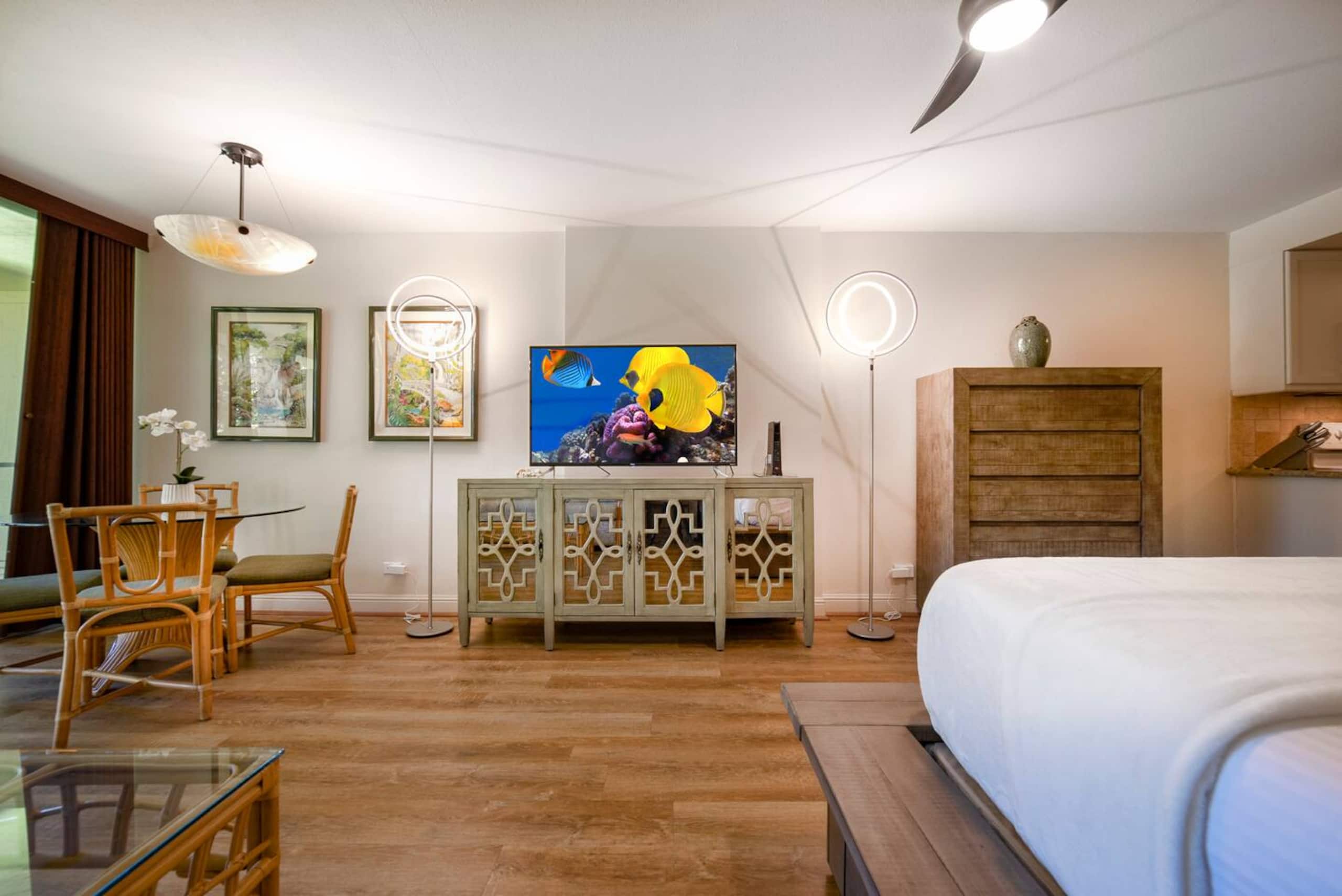 Steps to Kaanapali Beach, garden studio, king bed - Photo 22