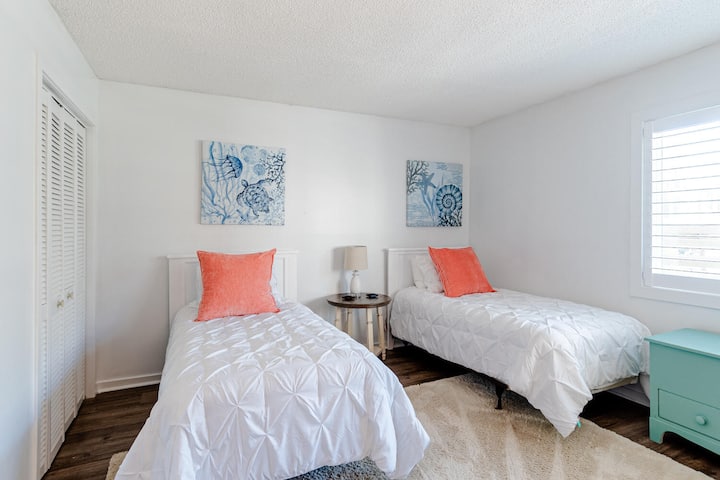 Second Bedroom (two twins)