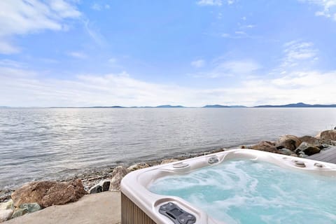 Newly Remodeled Waterfront Whidbey Island, Hot Tub