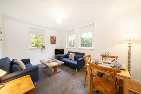 Successful Airbnb property: Taypark Garden View Apartment in West End