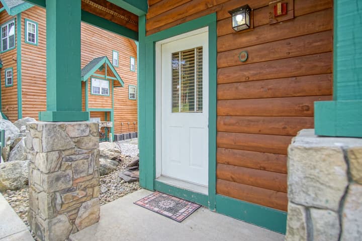 Camp 4 24: Slope Side, Cozy 2 Br With Shuttle Service - Snowshoe, WV