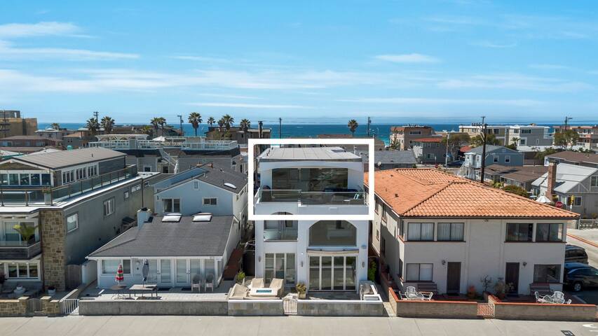 Light And Airy Penthouse Overlooking Mission Bay! gallery image 5