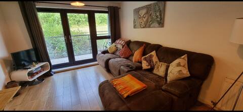 Brentwood Town Retreat - 2 Bedroom Apartment