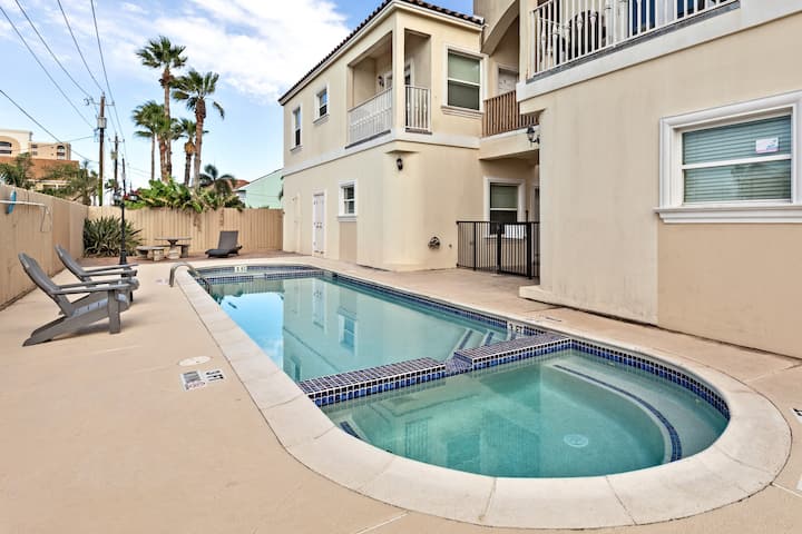 Courtyard Condo, Sleeps 8 W Pool, Next To Beach - Port Isabel, TX