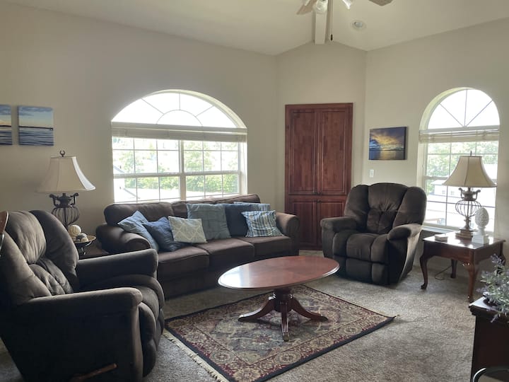 3br Getaway  Sunroom, Pool Access & Golf Discounts - Branson, MO