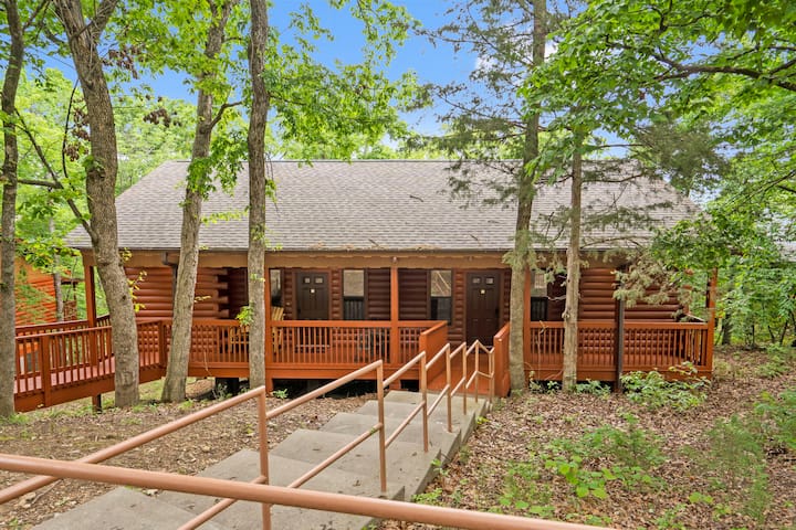 Snuggle-up In A Cabin For Two - Fireplace & Jacuzzi Tub - Minutes From Shows! - Missouri
