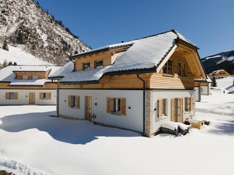 Chalet with sauna and hot tub near the ski lift
